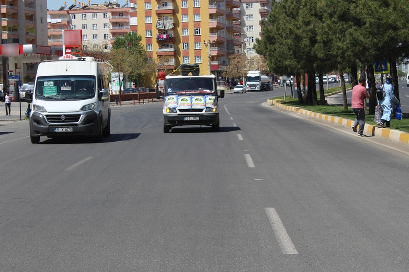 Diyarbakır Kutlu Doğum etkinliği için anons araçları dolaştırılıyor Diyarbakır Kutlu Doğum etkinliği için anons araçları dolaştırılıyor